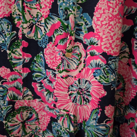 Lilly Pulitzer Cassi Popover. - Picture 5 of 6